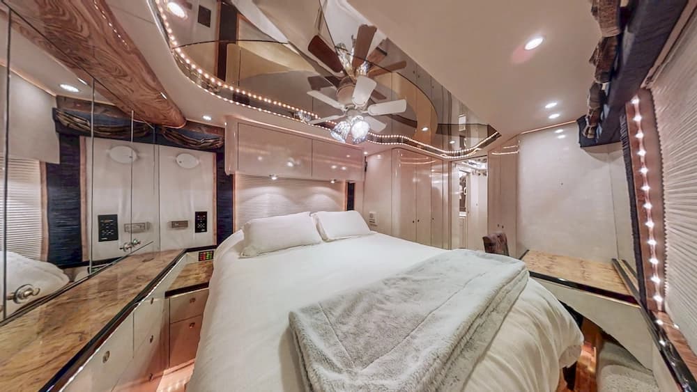 2000 Prevost Featherlite H3-45 Coach - Thumbnail 29 2000 Prevost Featherlite H3-45 Coach - Thumbnail 29