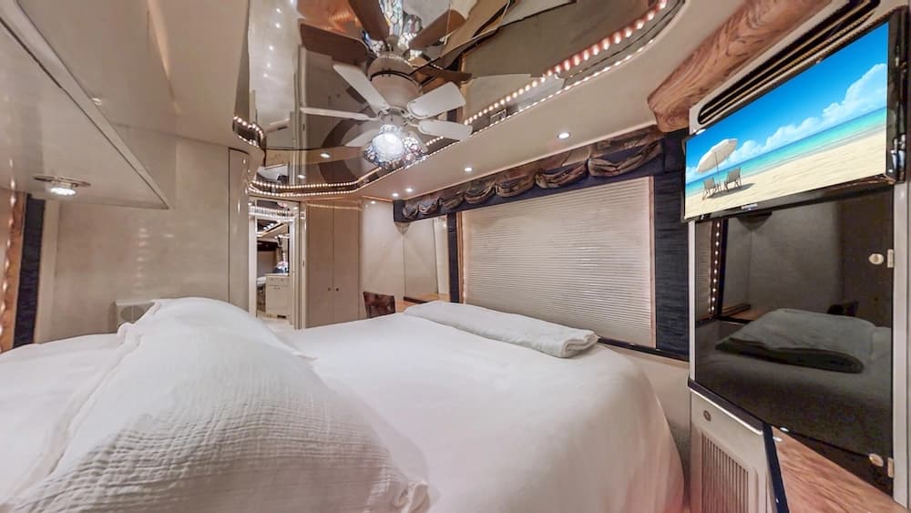 2000 Prevost Featherlite H3-45 Coach - Thumbnail 30 2000 Prevost Featherlite H3-45 Coach - Thumbnail 30