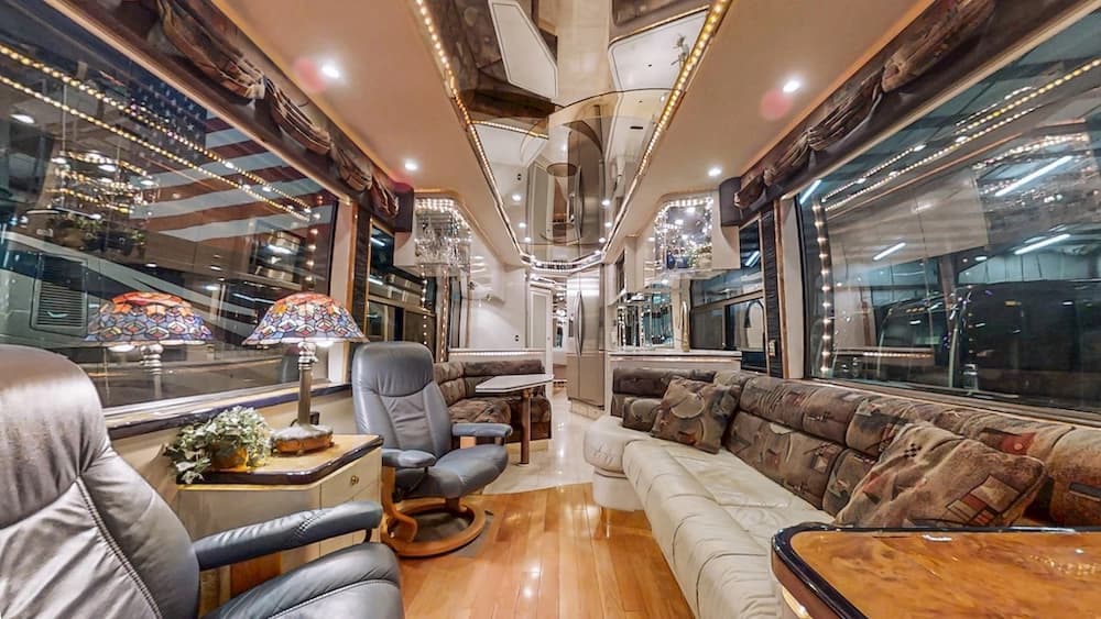 2000 Prevost Featherlite H3-45 Coach - Thumbnail 4 2000 Prevost Featherlite H3-45 Coach - Thumbnail 4