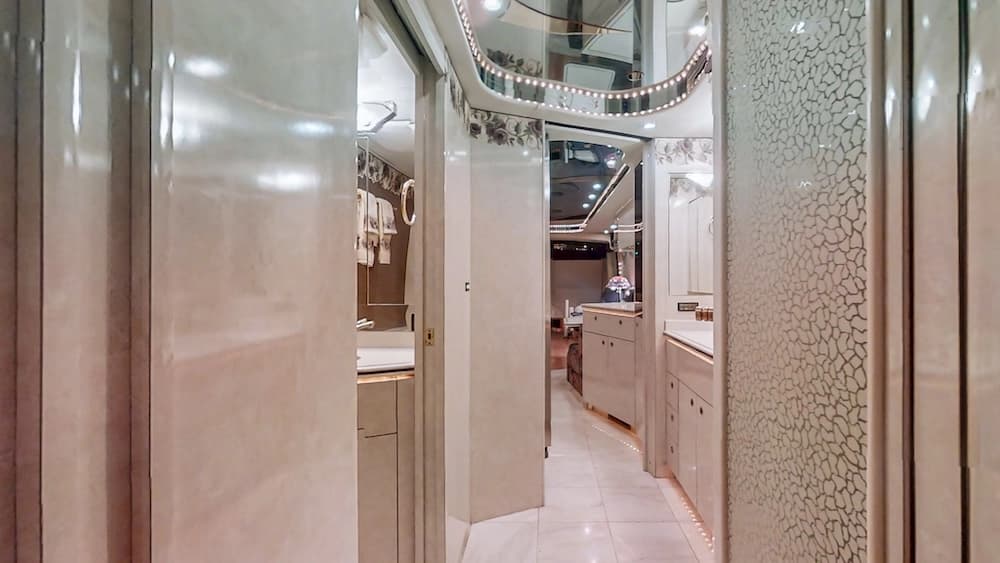 2000 Prevost Featherlite H3-45 Coach - Thumbnail 32 2000 Prevost Featherlite H3-45 Coach - Thumbnail 32