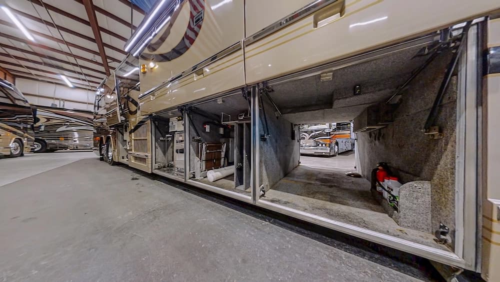 2000 Prevost Featherlite H3-45 Coach - Thumbnail 38 2000 Prevost Featherlite H3-45 Coach - Thumbnail 38