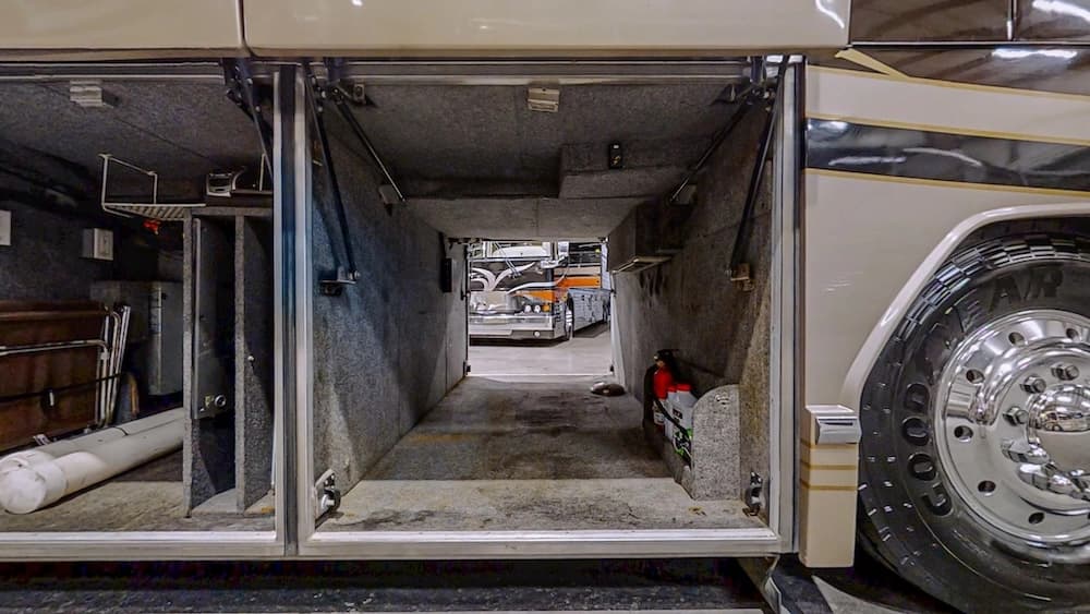 2000 Prevost Featherlite H3-45 Coach - Thumbnail 39 2000 Prevost Featherlite H3-45 Coach - Thumbnail 39