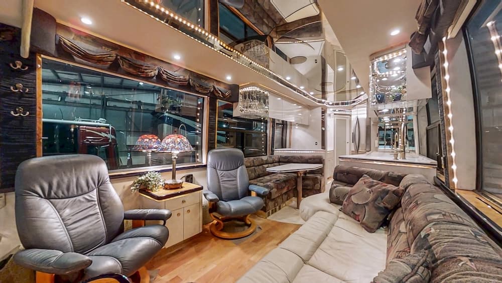 2000 Prevost Featherlite H3-45 Coach - Thumbnail 5 2000 Prevost Featherlite H3-45 Coach - Thumbnail 5