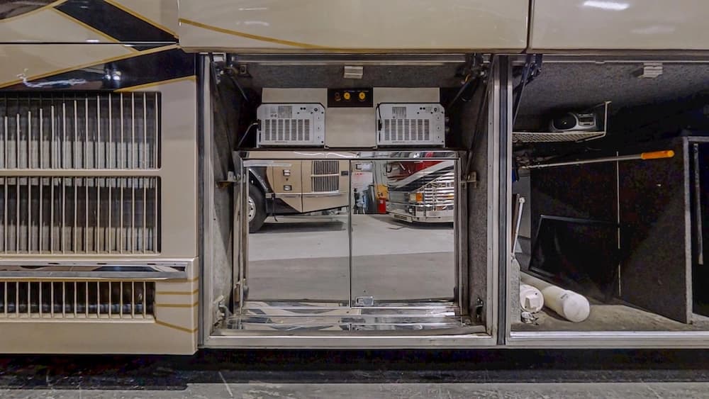 2000 Prevost Featherlite H3-45 Coach - Thumbnail 41 2000 Prevost Featherlite H3-45 Coach - Thumbnail 41