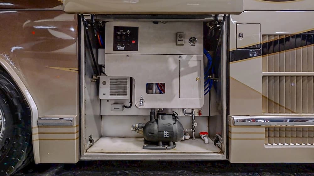 2000 Prevost Featherlite H3-45 Coach - Thumbnail 42 2000 Prevost Featherlite H3-45 Coach - Thumbnail 42