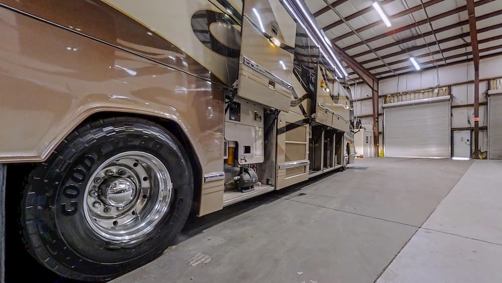 2000 Prevost Featherlite H3-45 Coach - Thumbnail 43 2000 Prevost Featherlite H3-45 Coach - Thumbnail 43