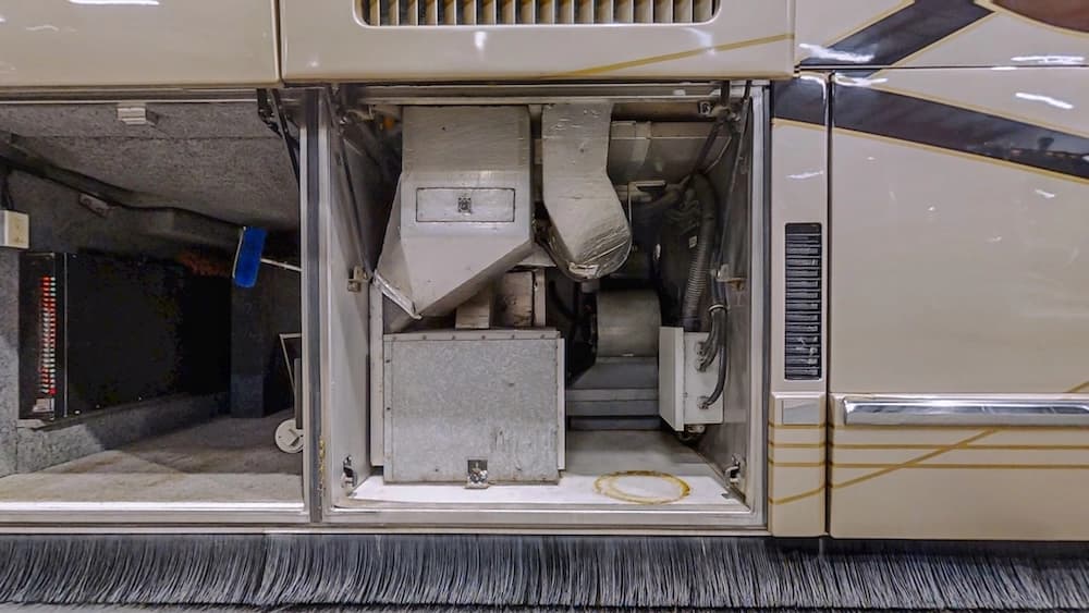 2000 Prevost Featherlite H3-45 Coach - Thumbnail 50 2000 Prevost Featherlite H3-45 Coach - Thumbnail 50