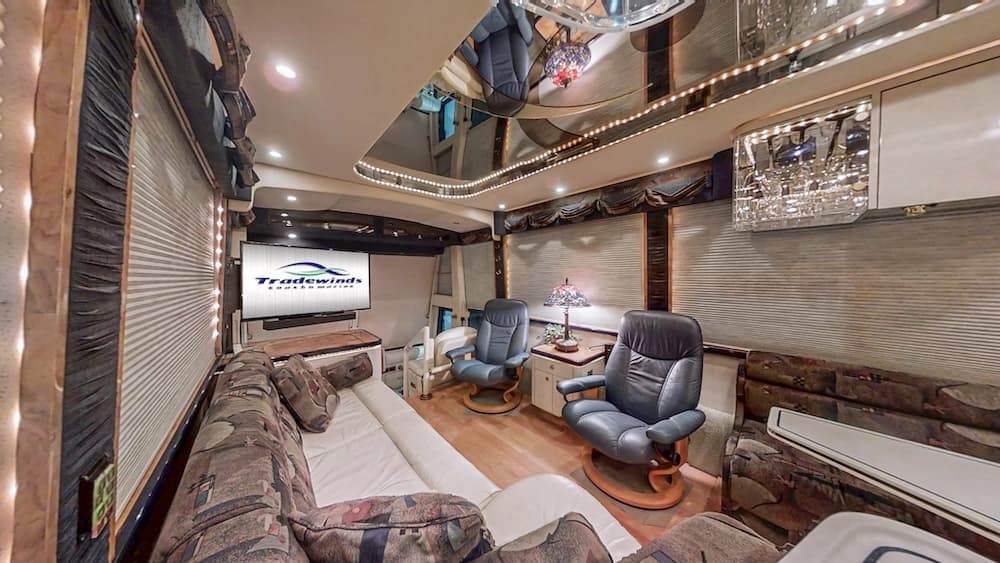 2000 Prevost Featherlite H3-45 Coach - Thumbnail 6 2000 Prevost Featherlite H3-45 Coach - Thumbnail 6