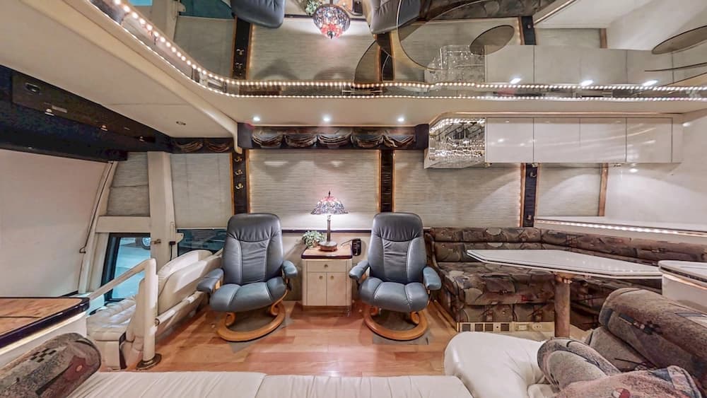 2000 Prevost Featherlite H3-45 Coach - Thumbnail 7 2000 Prevost Featherlite H3-45 Coach - Thumbnail 7