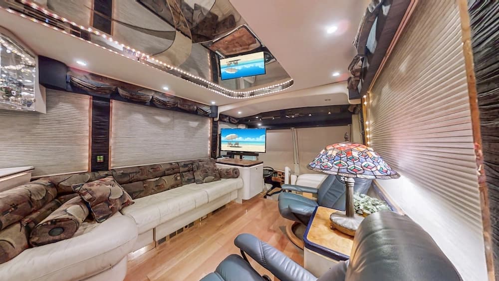 2000 Prevost Featherlite H3-45 Coach - Thumbnail 8 2000 Prevost Featherlite H3-45 Coach - Thumbnail 8