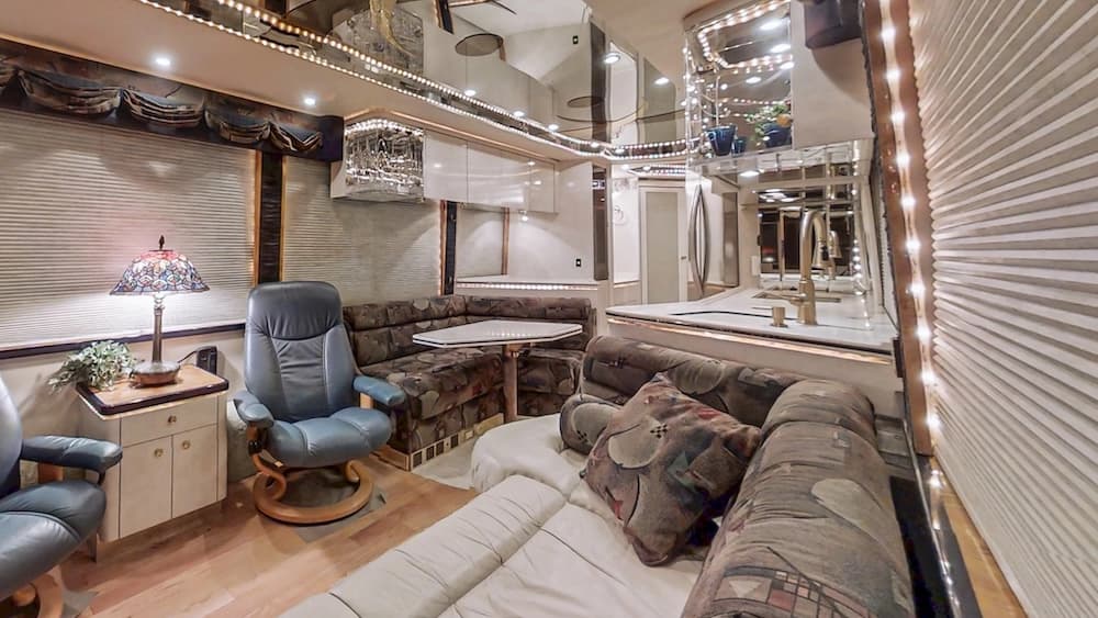 2000 Prevost Featherlite H3-45 Coach - Thumbnail 10 2000 Prevost Featherlite H3-45 Coach - Thumbnail 10