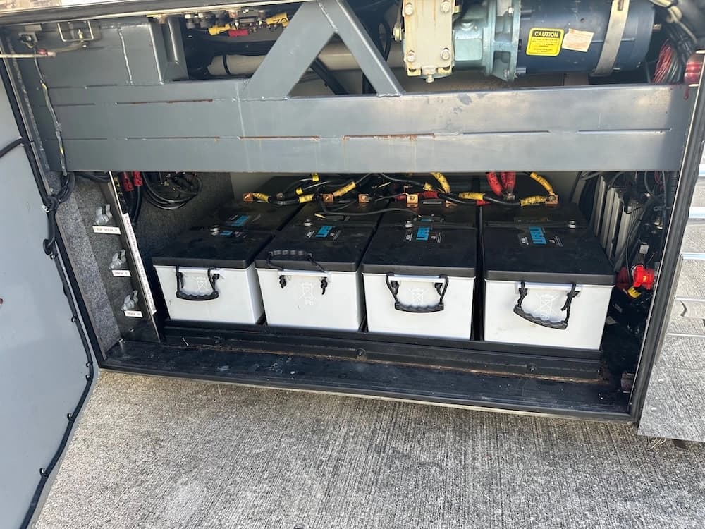 2002 Prevost Parliament XLII Coach - Thumbnail 18 2002 Prevost Parliament XLII Coach - Thumbnail 18