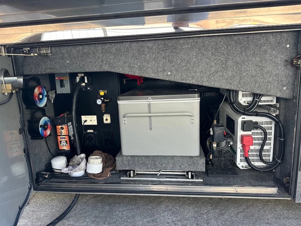 2002 Prevost Parliament XLII Coach - Thumbnail 19 2002 Prevost Parliament XLII Coach - Thumbnail 19