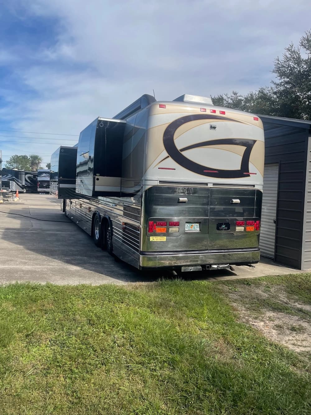 2002 Prevost Parliament XLII Coach - Thumbnail 23 2002 Prevost Parliament XLII Coach - Thumbnail 23