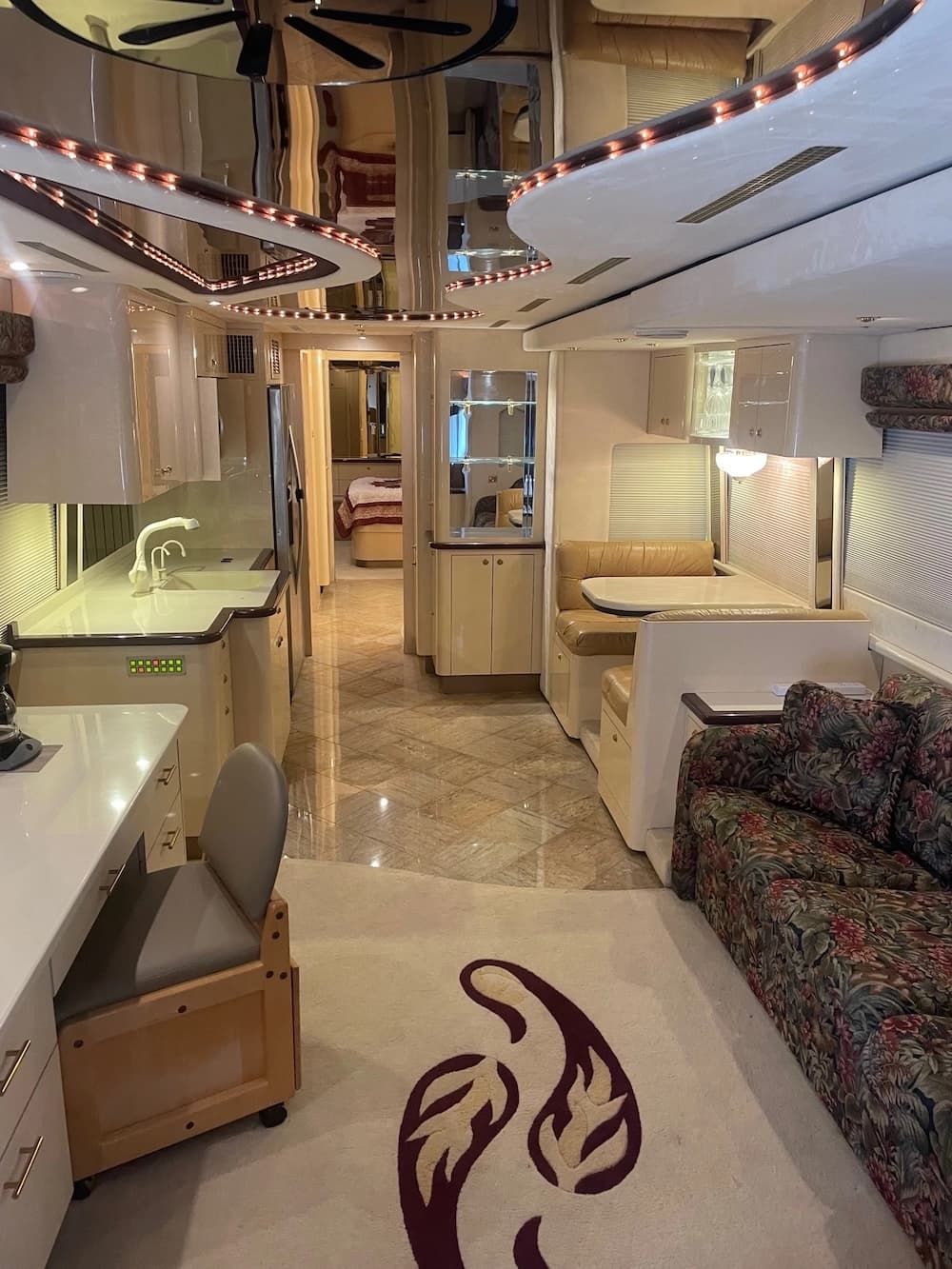 2002 Prevost Parliament XLII Coach - Thumbnail 26 2002 Prevost Parliament XLII Coach - Thumbnail 26