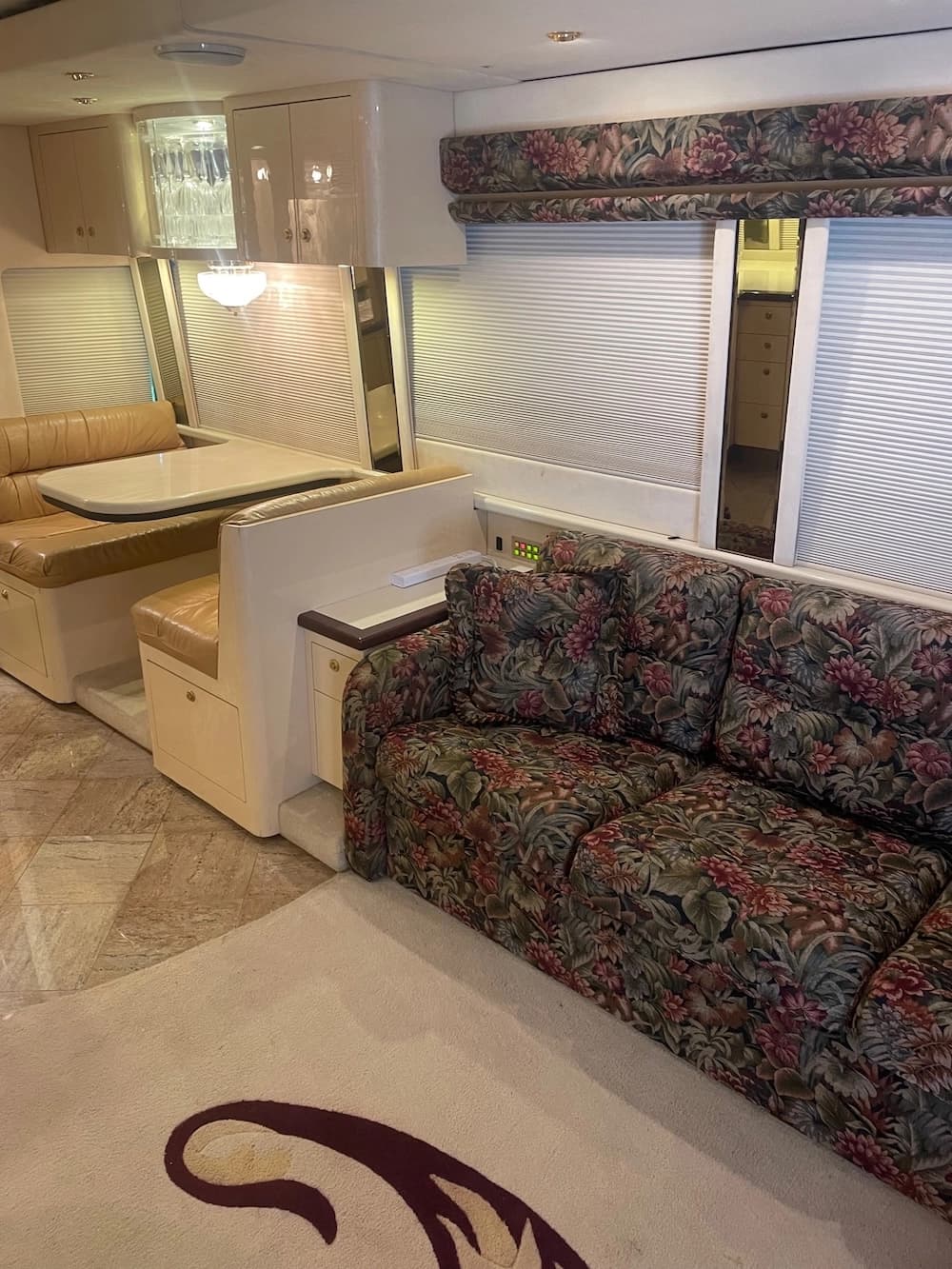 2002 Prevost Parliament XLII Coach - Thumbnail 27 2002 Prevost Parliament XLII Coach - Thumbnail 27