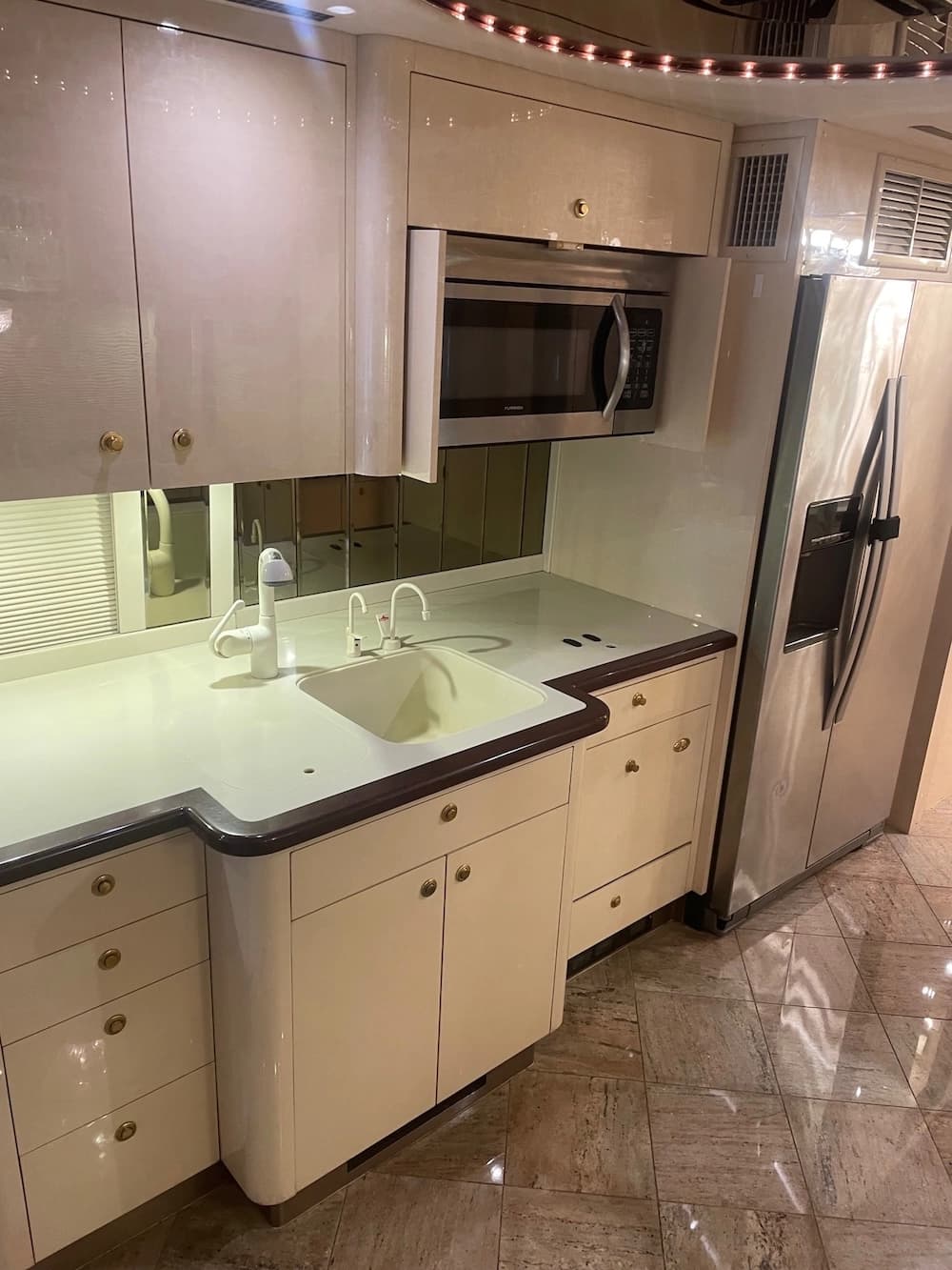 2002 Prevost Parliament XLII Coach - Thumbnail 28 2002 Prevost Parliament XLII Coach - Thumbnail 28