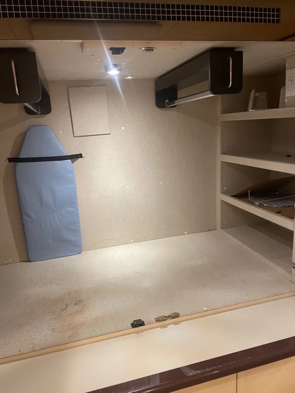 2002 Prevost Parliament XLII Coach - Thumbnail 37 2002 Prevost Parliament XLII Coach - Thumbnail 37