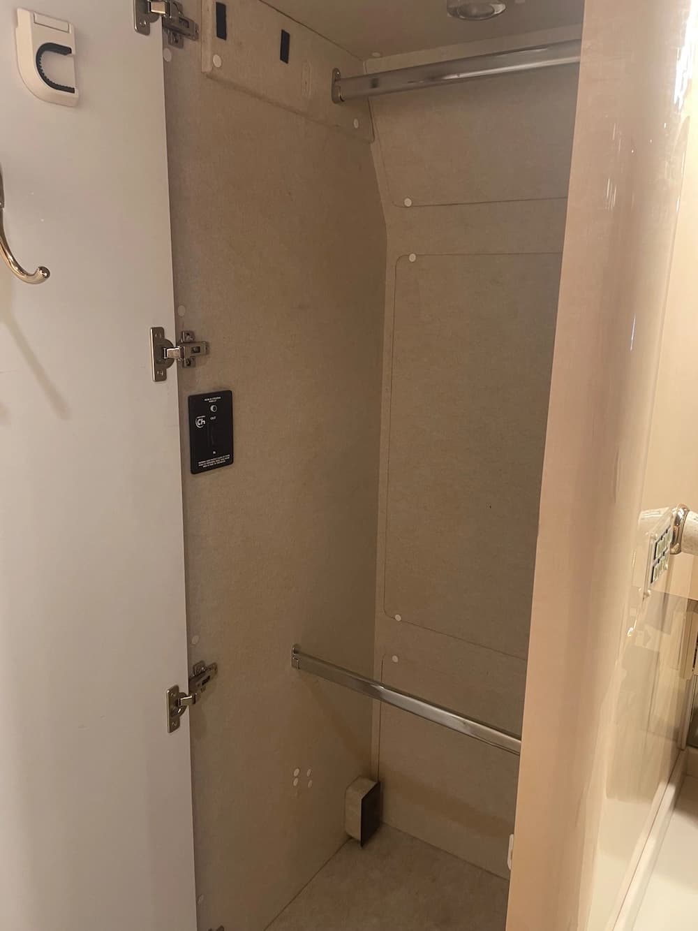 2002 Prevost Parliament XLII Coach - Thumbnail 38 2002 Prevost Parliament XLII Coach - Thumbnail 38