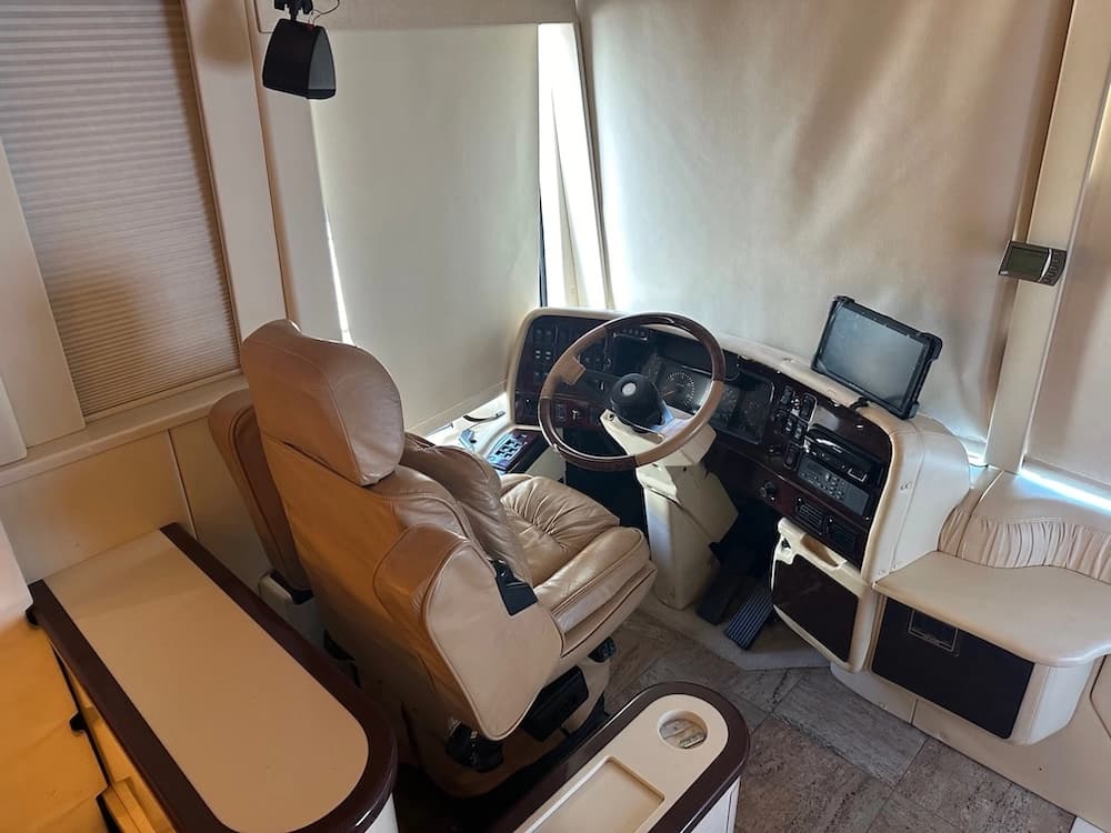 2002 Prevost Parliament XLII Coach - Thumbnail 6 2002 Prevost Parliament XLII Coach - Thumbnail 6