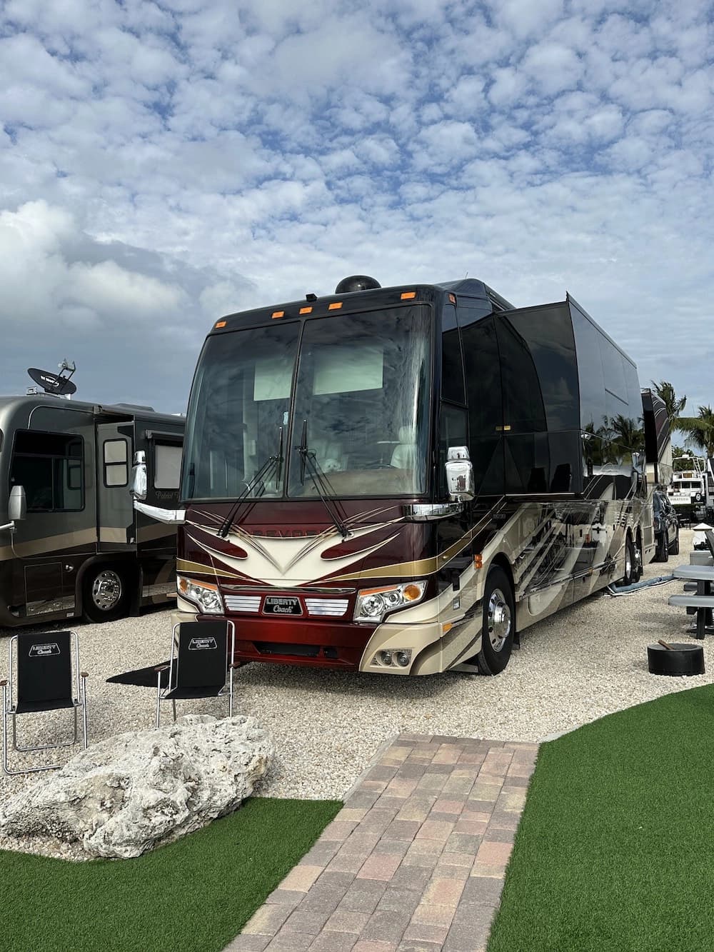 2016 Prevost Liberty Elegant Lady H3-45 Coach - Thumbnail 4 2016 Prevost Liberty Elegant Lady H3-45 Coach - Thumbnail 4