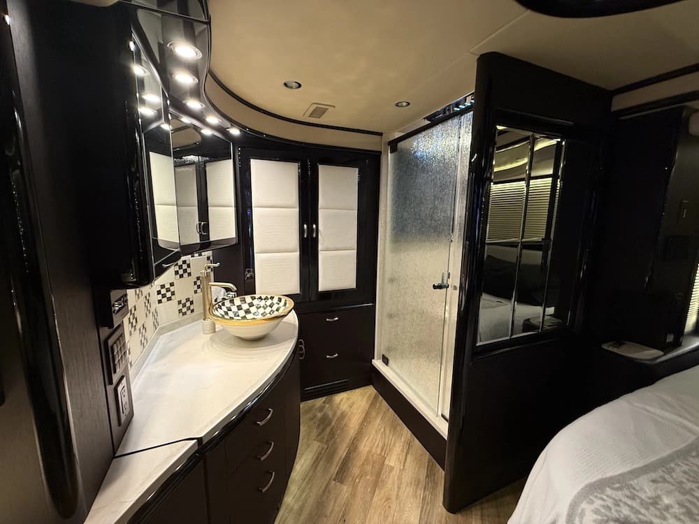 2016 Prevost Liberty Elegant Lady H3-45 Coach - Thumbnail 32 2016 Prevost Liberty Elegant Lady H3-45 Coach - Thumbnail 32