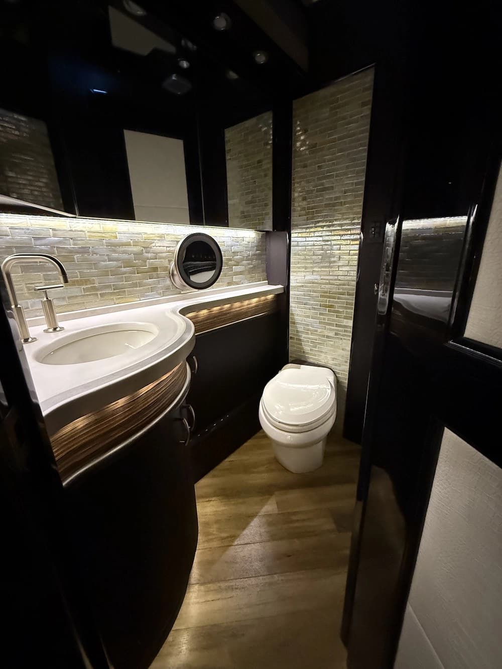 2016 Prevost Liberty Elegant Lady H3-45 Coach - Thumbnail 34 2016 Prevost Liberty Elegant Lady H3-45 Coach - Thumbnail 34