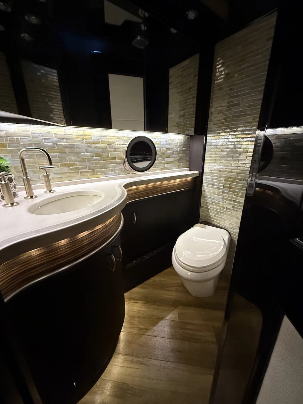 2016 Prevost Liberty Elegant Lady H3-45 Coach - Thumbnail 35 2016 Prevost Liberty Elegant Lady H3-45 Coach - Thumbnail 35