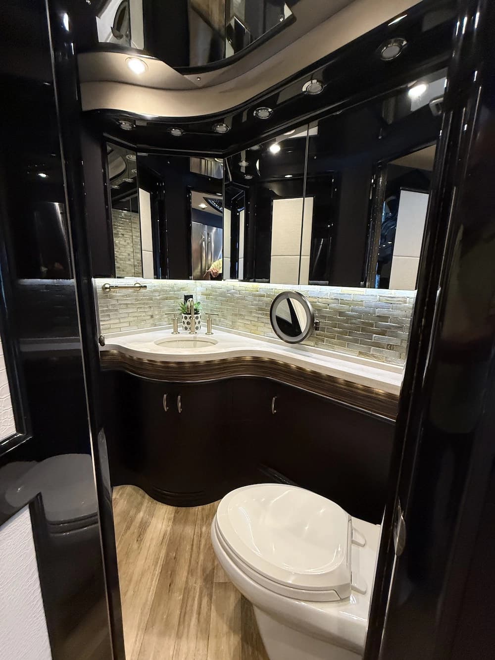 2016 Prevost Liberty Elegant Lady H3-45 Coach - Thumbnail 43 2016 Prevost Liberty Elegant Lady H3-45 Coach - Thumbnail 43