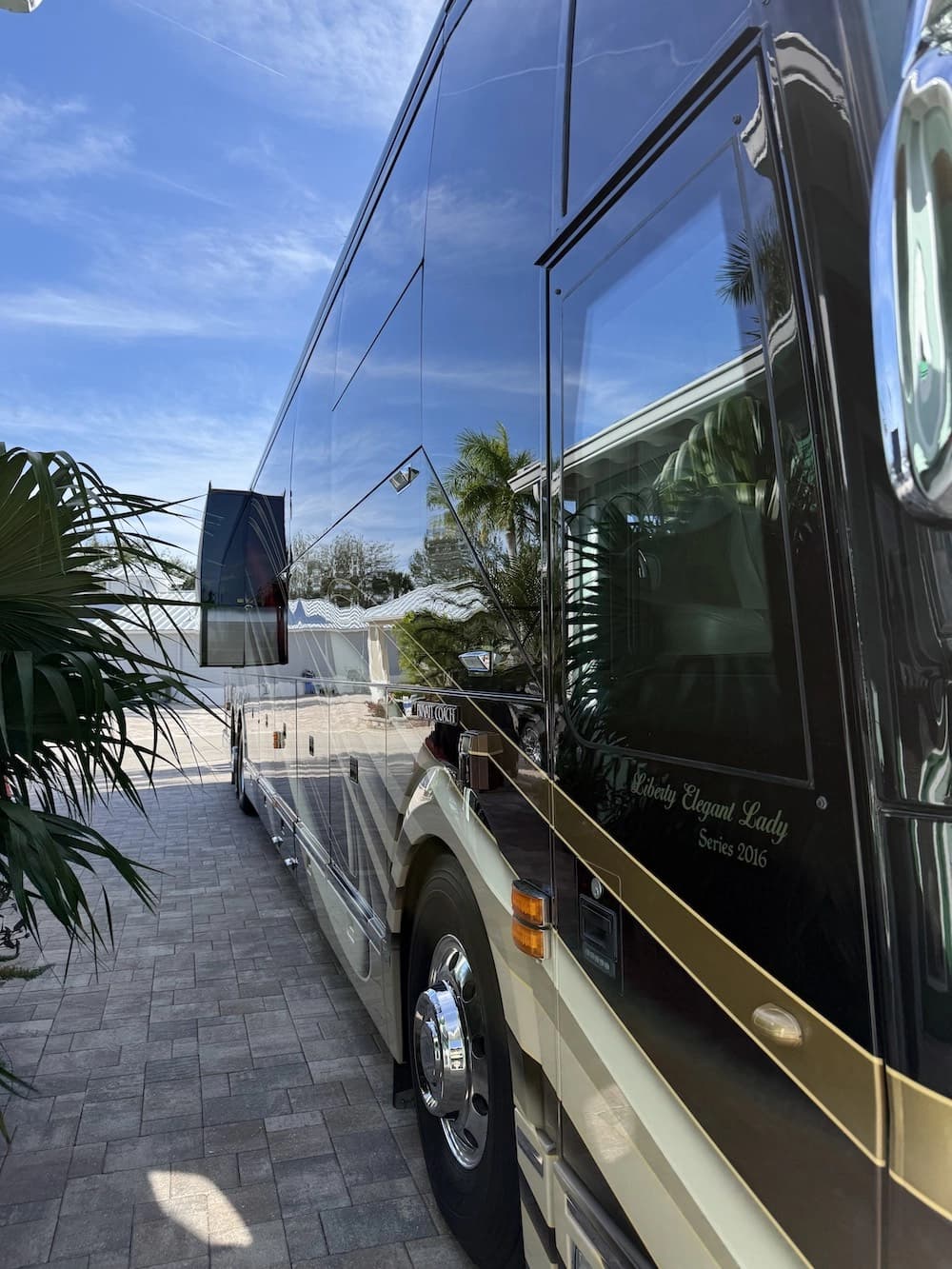 2016 Prevost Liberty Elegant Lady H3-45 Coach - Thumbnail 8 2016 Prevost Liberty Elegant Lady H3-45 Coach - Thumbnail 8
