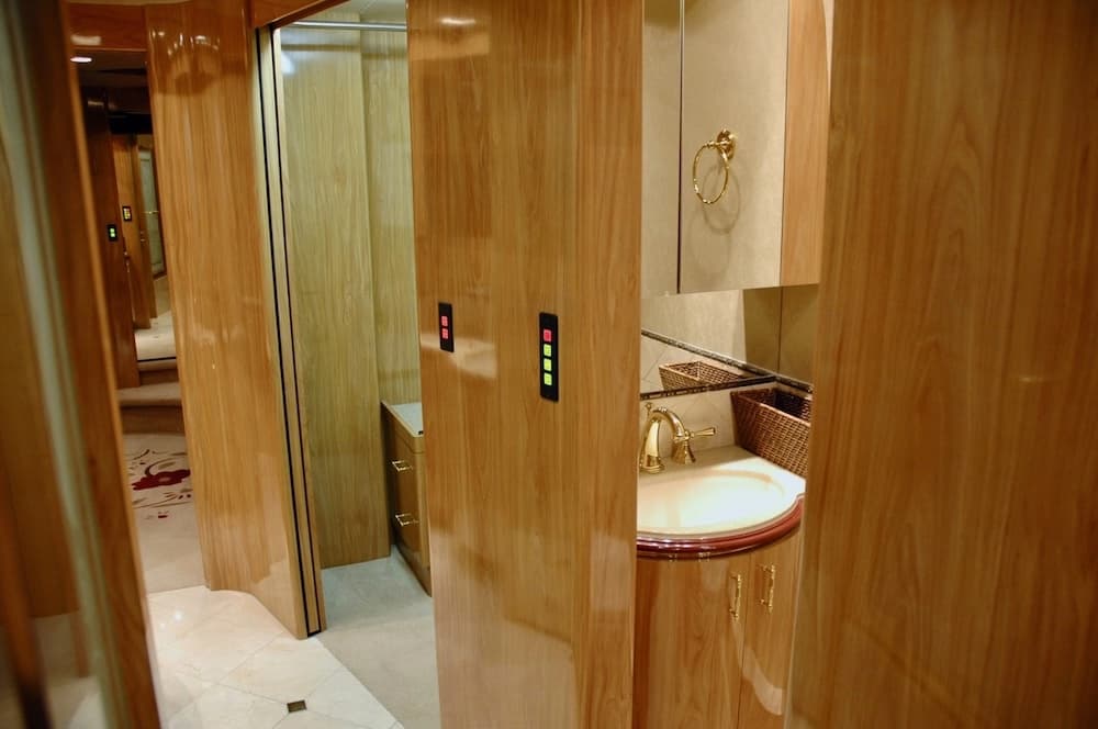 2007 Prevost Marathon XLII Coach - Thumbnail 9 2007 Prevost Marathon XLII Coach - Thumbnail 9