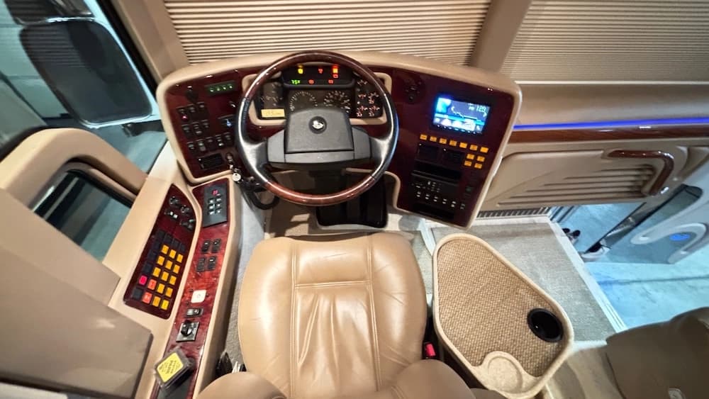 2006 Prevost Marathon XLII Coach - Thumbnail 3 2006 Prevost Marathon XLII Coach - Thumbnail 3