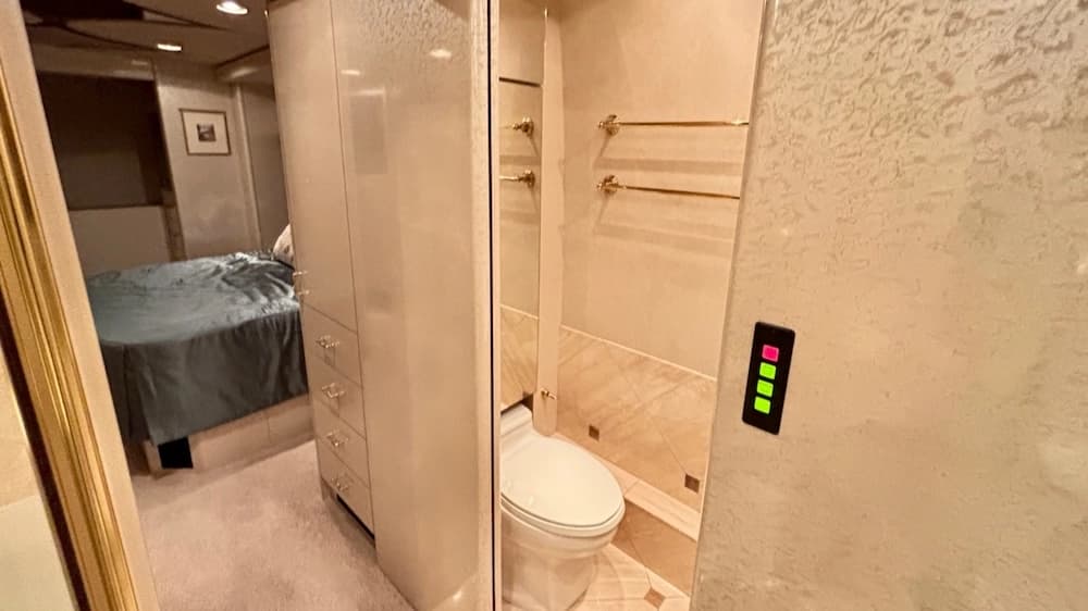 2006 Prevost Marathon XLII Coach - Thumbnail 9 2006 Prevost Marathon XLII Coach - Thumbnail 9