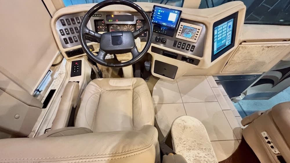 2006 Prevost Country Coach XLII Coach - Thumbnail 12 2006 Prevost Country Coach XLII Coach - Thumbnail 12