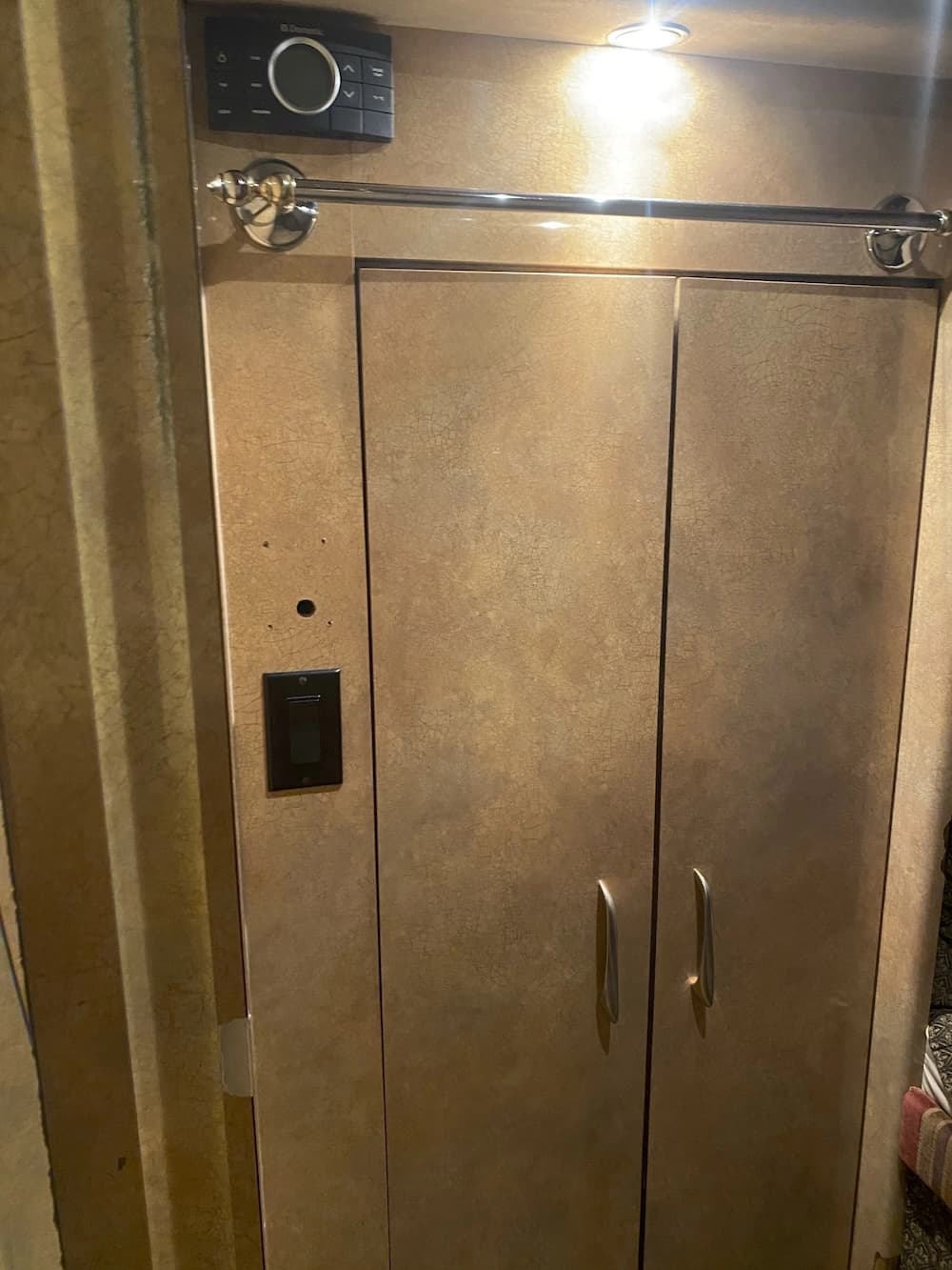 2005 Prevost H3-45 Coach - Thumbnail 15 2005 Prevost H3-45 Coach - Thumbnail 15