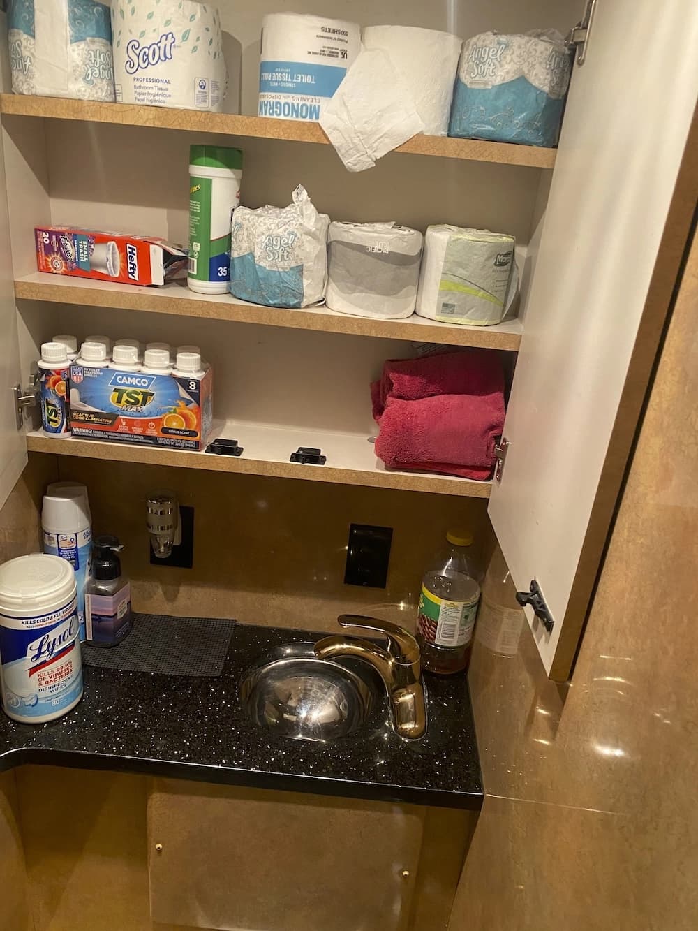 2005 Prevost H3-45 Coach - Thumbnail 17 2005 Prevost H3-45 Coach - Thumbnail 17