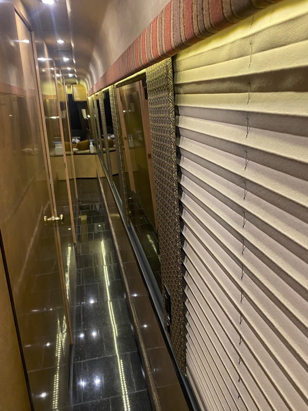 2005 Prevost H3-45 Coach - Thumbnail 18 2005 Prevost H3-45 Coach - Thumbnail 18