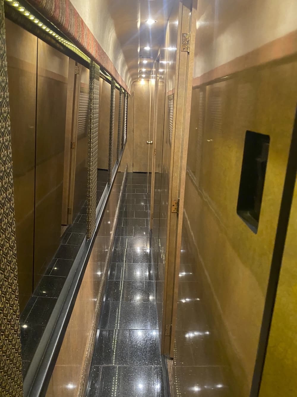 2005 Prevost H3-45 Coach - Thumbnail 6 2005 Prevost H3-45 Coach - Thumbnail 6