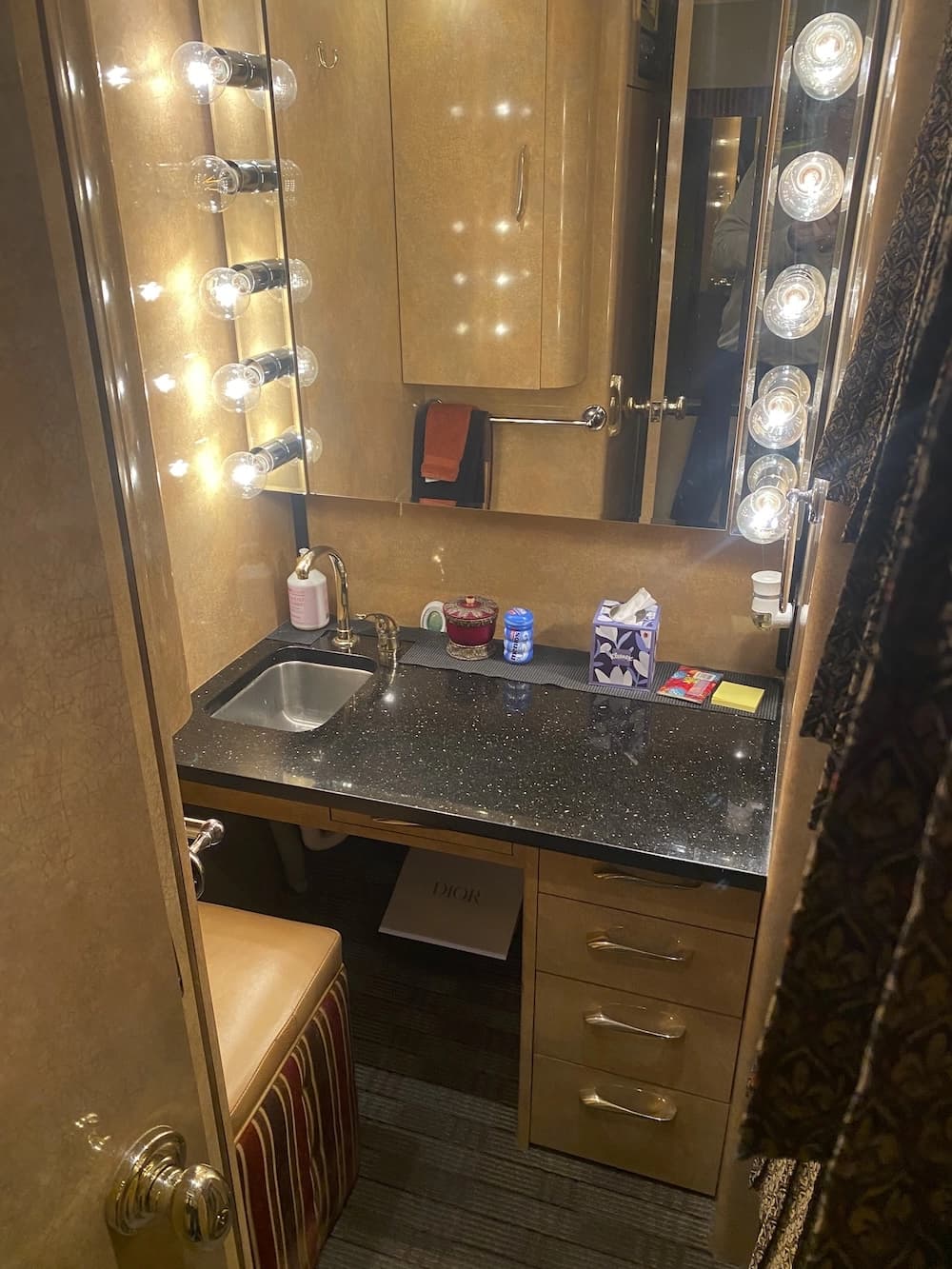 2005 Prevost H3-45 Coach - Thumbnail 9 2005 Prevost H3-45 Coach - Thumbnail 9