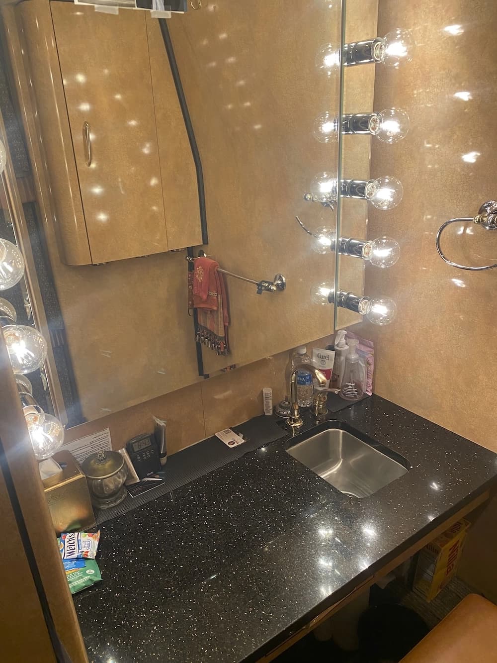 2005 Prevost H3-45 Coach - Thumbnail 10 2005 Prevost H3-45 Coach - Thumbnail 10