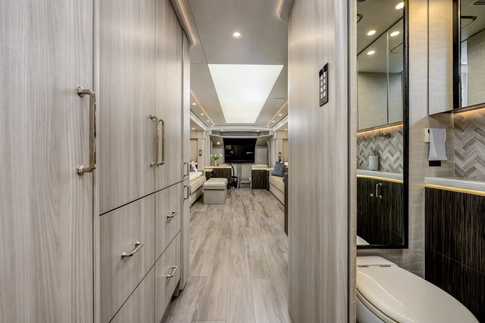 2021 Prevost Marathon H3-45 Coach - Thumbnail 18 2021 Prevost Marathon H3-45 Coach - Thumbnail 18