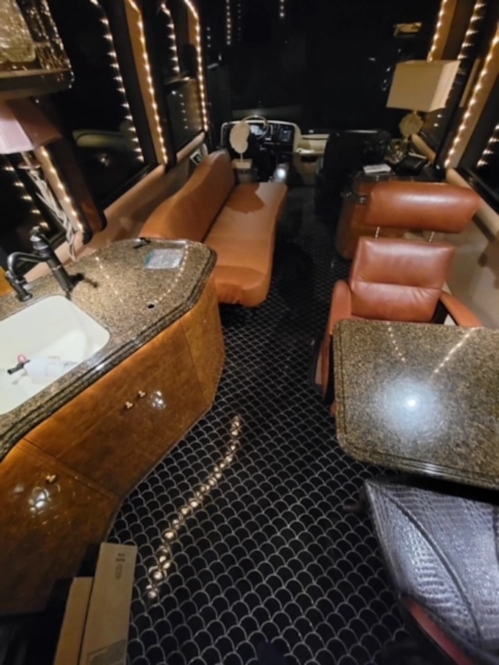 2002 Prevost Liberty XLII Coach - Thumbnail 5 2002 Prevost Liberty XLII Coach - Thumbnail 5