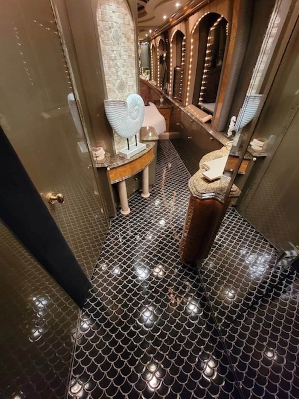 2002 Prevost Liberty XLII Coach - Thumbnail 6 2002 Prevost Liberty XLII Coach - Thumbnail 6