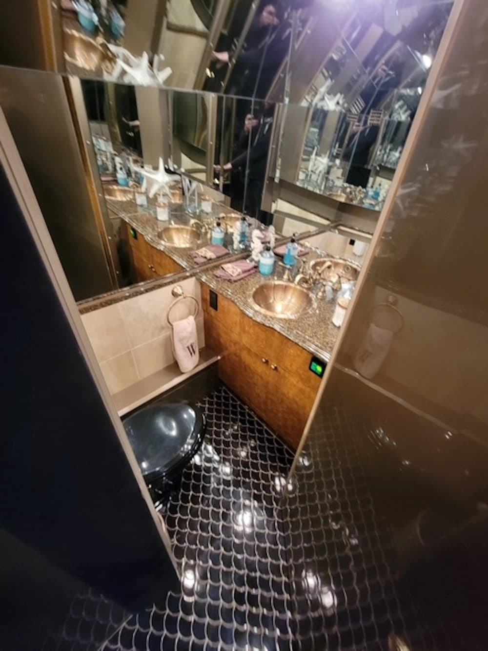 2002 Prevost Liberty XLII Coach - Thumbnail 8 2002 Prevost Liberty XLII Coach - Thumbnail 8