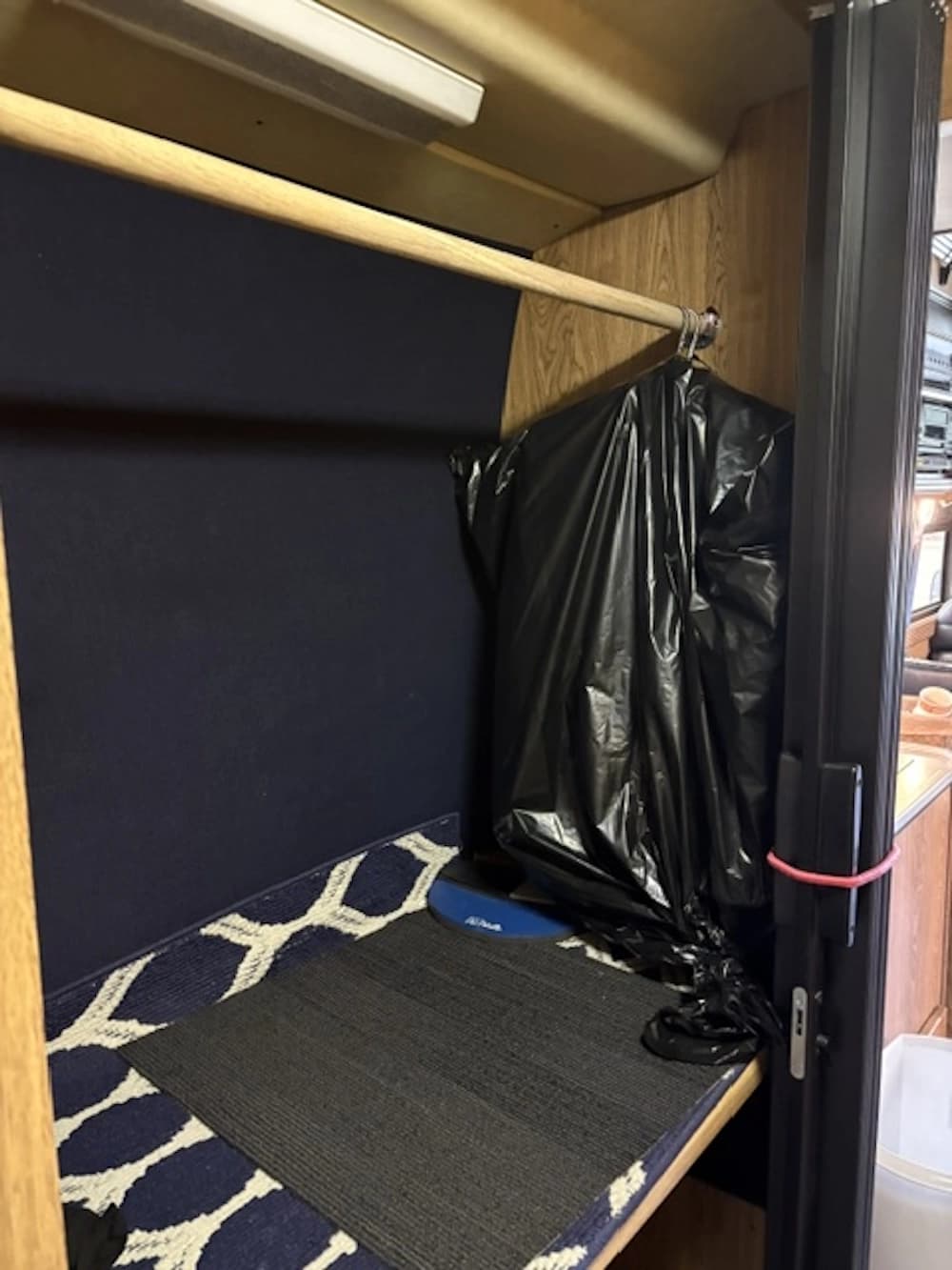 1996 Prevost XL 40 Coach - Thumbnail 13 1996 Prevost XL 40 Coach - Thumbnail 13