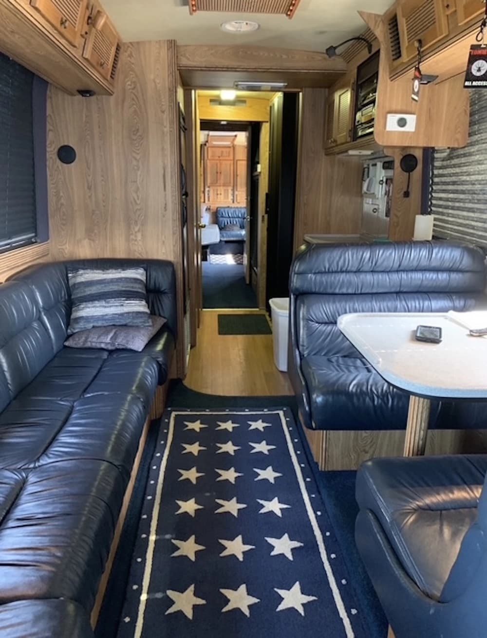 1996 Prevost XL 40 Coach - Thumbnail 23 1996 Prevost XL 40 Coach - Thumbnail 23