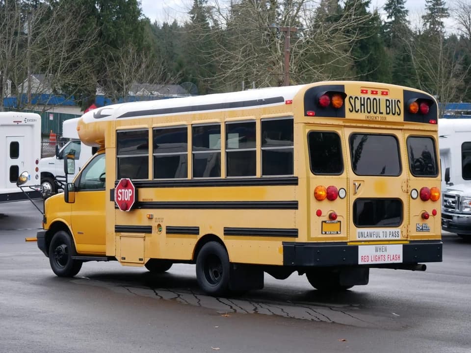 2008 Blue Bird Micro Bird - Thumbnail 4 2008 Blue Bird Micro Bird - Thumbnail 4