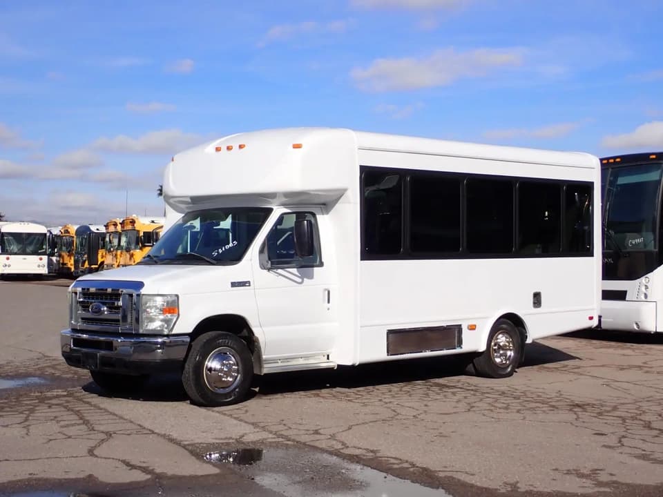 2013 Starcraft Allstar ADA Shuttle Bus - Thumbnail 3 2013 Starcraft Allstar ADA Shuttle Bus - Thumbnail 3