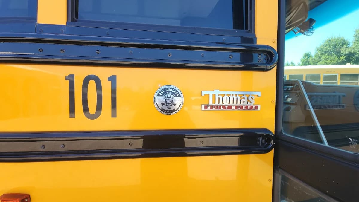 2017 Thomas C2 78 Passenger - Thumbnail 23 2017 Thomas C2 78 Passenger - Thumbnail 23