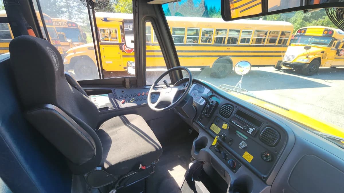 2017 Thomas C2 78 Passenger - Thumbnail 6 2017 Thomas C2 78 Passenger - Thumbnail 6